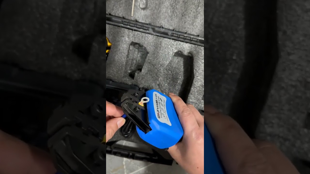 Už vás nebaví ruční krimpování? Vyzkoušejte náš bezdrátový krimpovací nástroj na lithiové baterie #factory #machine