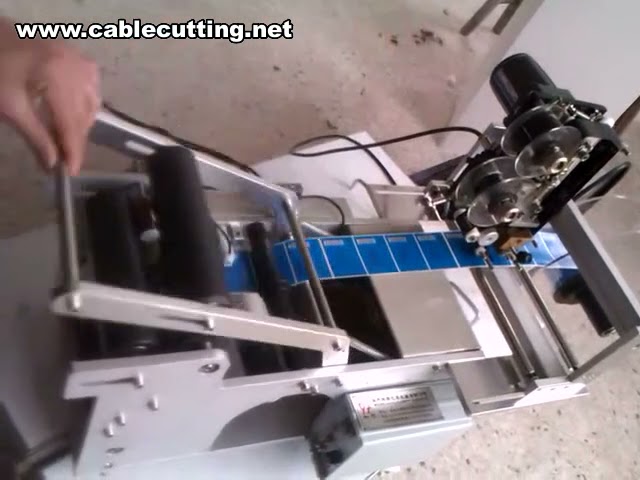 Poloautomatický etiketovací stroj na kulaté lahve | Plnicí a etiketovací zařízení