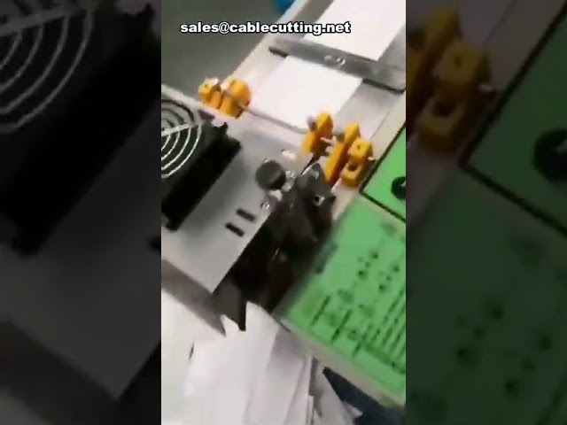Automatický stroj na řezání ochranných masek – rychlá a přesná výroba