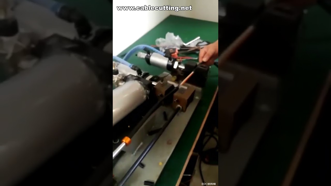 Pneumatický stroj na odizolování opláštěných kabelů