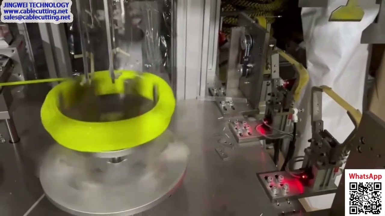 Automatický stroj na svazkování instalačních pásek a kabelových navíječů