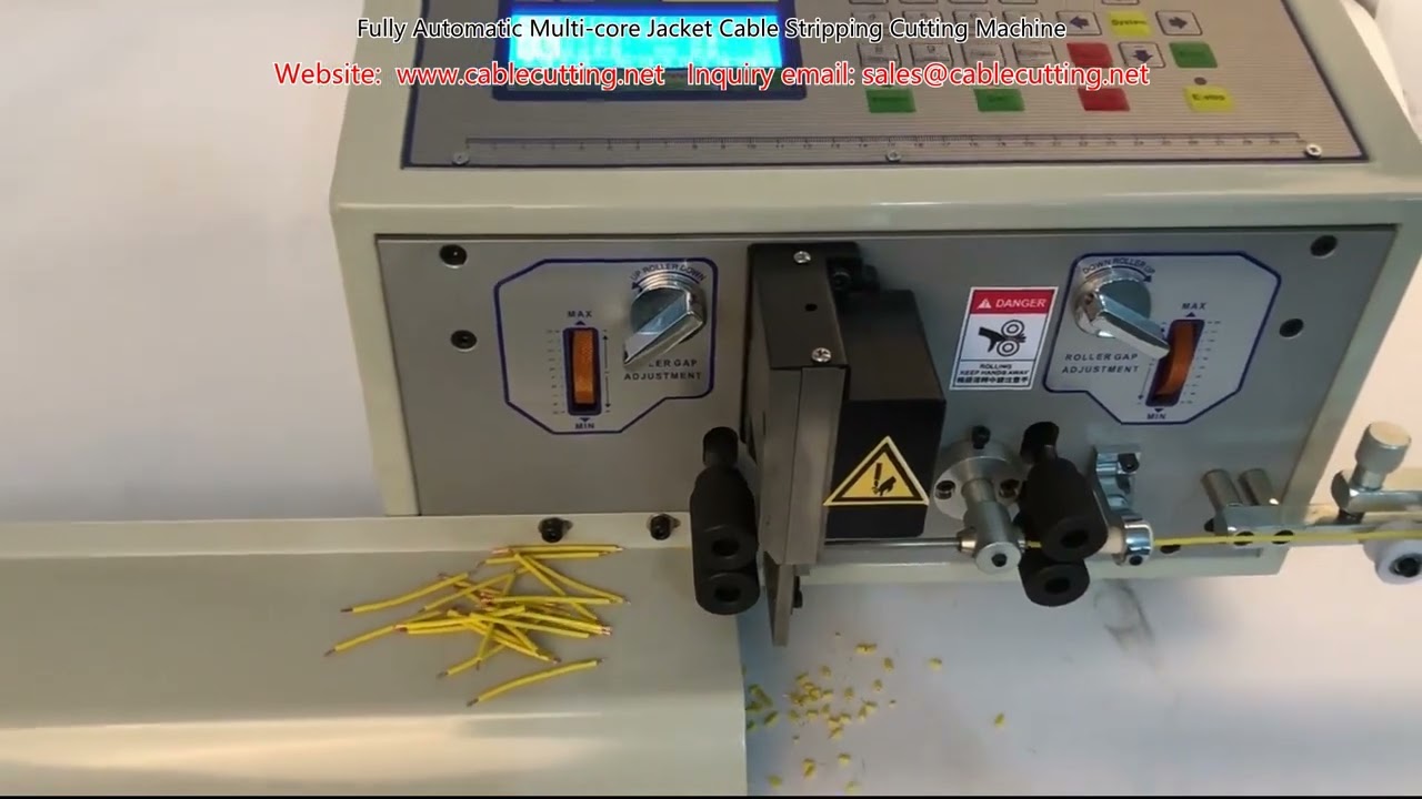 Plně automatický stroj na odizolování a řezání vícežilových kabelů s pláštěm