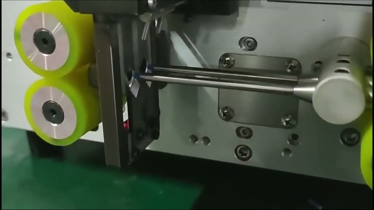 Multifunkční automatický stroj na řezání a odizolování jednožilových drátů