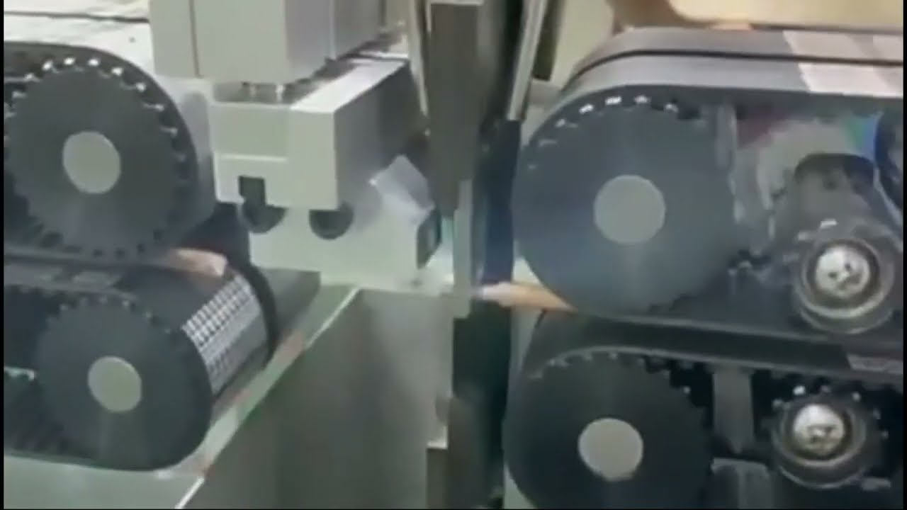 Plně automatický dotykový stroj na řezání a odizolování koaxiálních kabelů