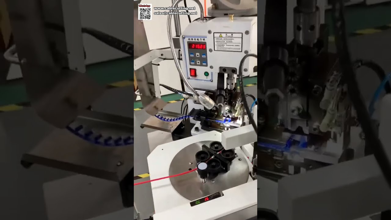 Automatický jednojehlový krimpovací stroj na izolované koncovky pro efektivní zpracování kabelových svazků