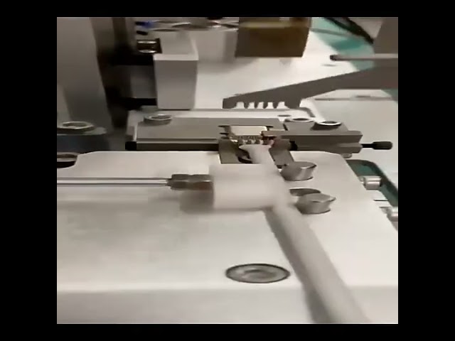 Poloatomatická pájecí linka s odizolováním vodičů pro USB kabely | Tovární automatizace