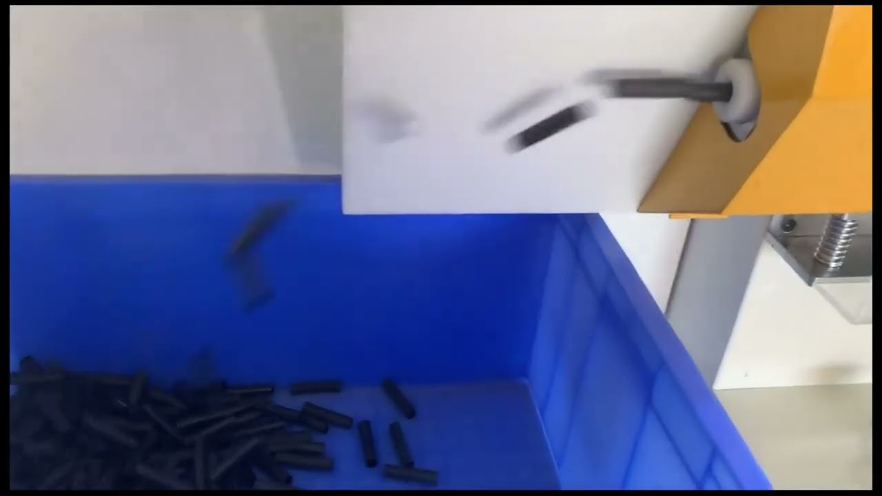 Automatický řezač hadic – guma, PVC, silikon, EPDM a pěnové trubky