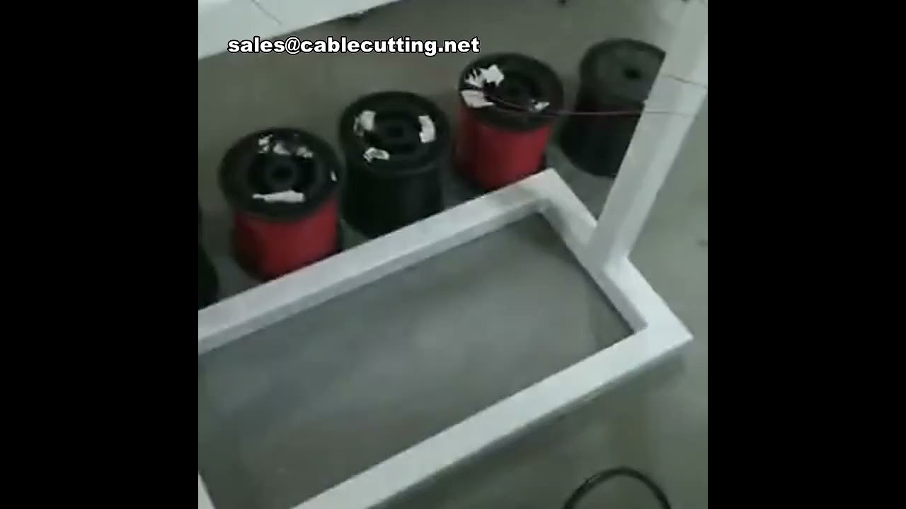 Plně automatický stroj na pocínování koncových zátek a vkládání 2P paralelních vodičů