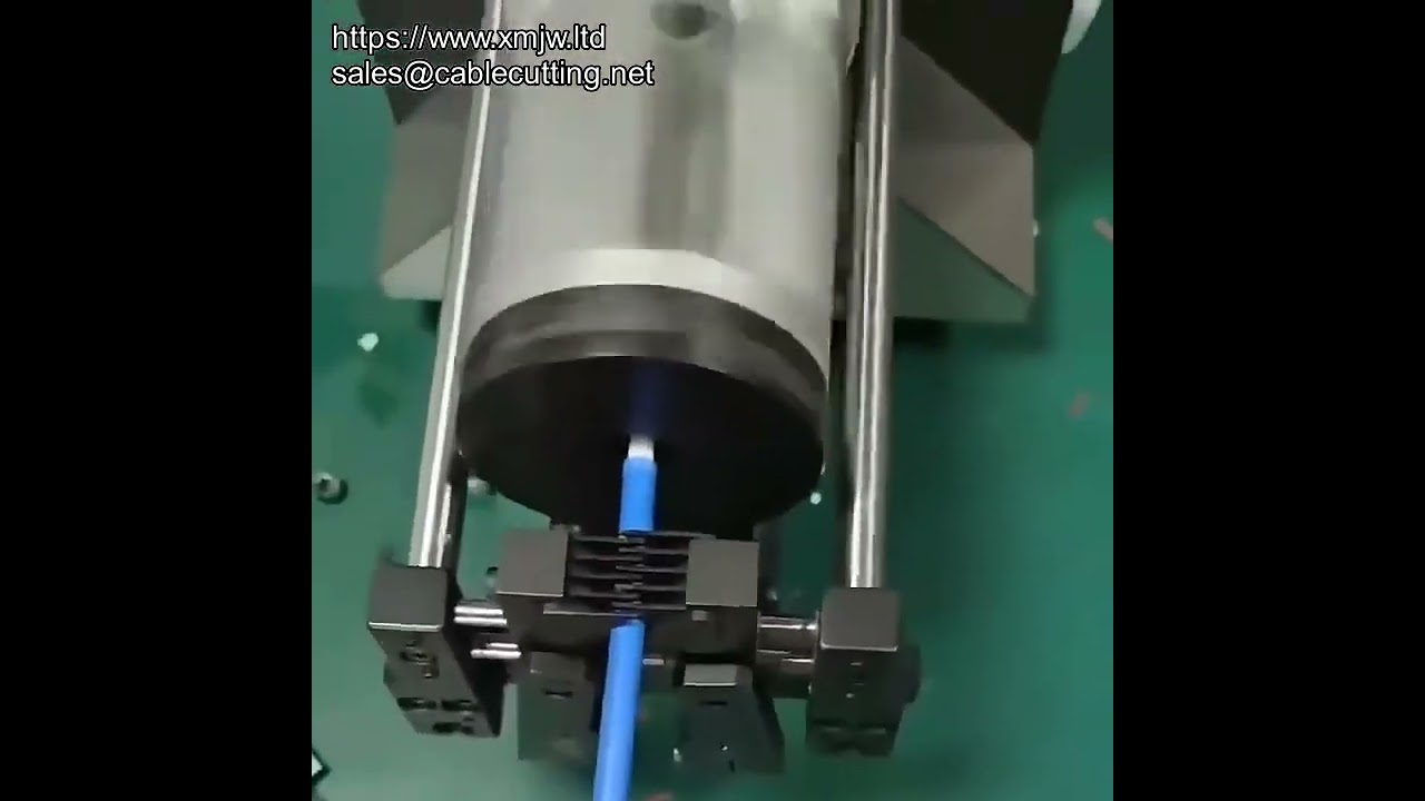 Poloautomatický odizolovávač koaxiálních kabelů – přesnost a efektivita