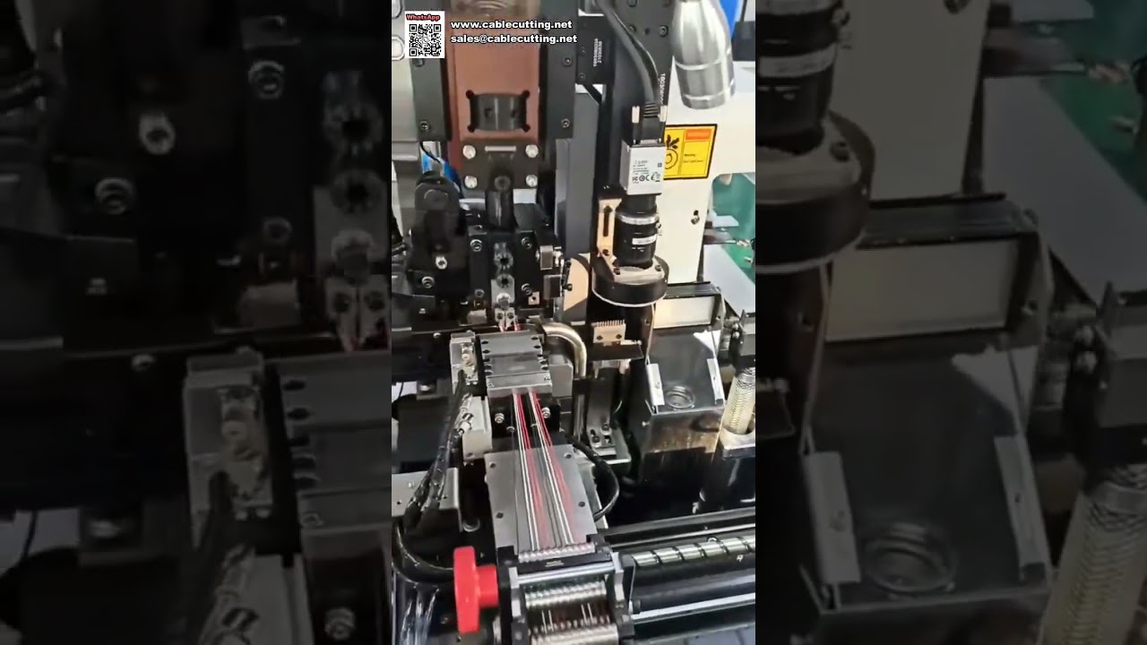 Automatický stroj na vkládání konektorů do kabelových svazků o délce 15 mm - Shorts