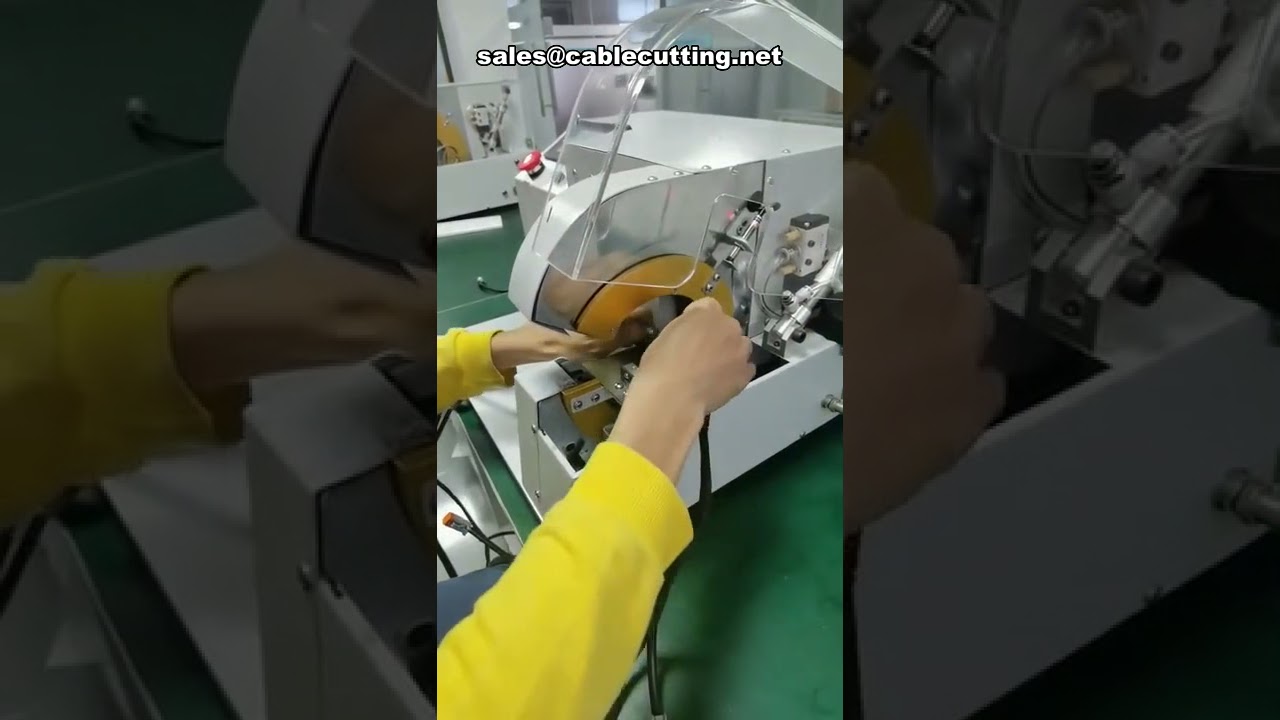 Automatický stroj na ovíjení kabelových svazků páskou