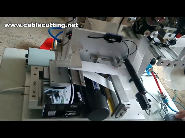 Poloautomatický etiketovací stroj na karty a kulaté lahve s tiskem