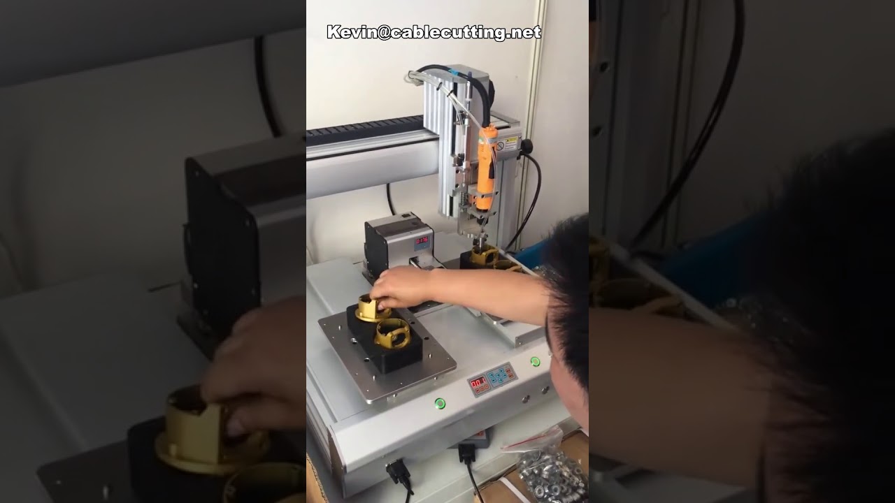Dvouplošinový 4osý stolní robot pro automatické šroubování – vysoká přesnost a rychlost